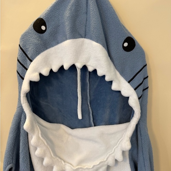 Blue Shark Hooded Blanket - Picture 3 of 5